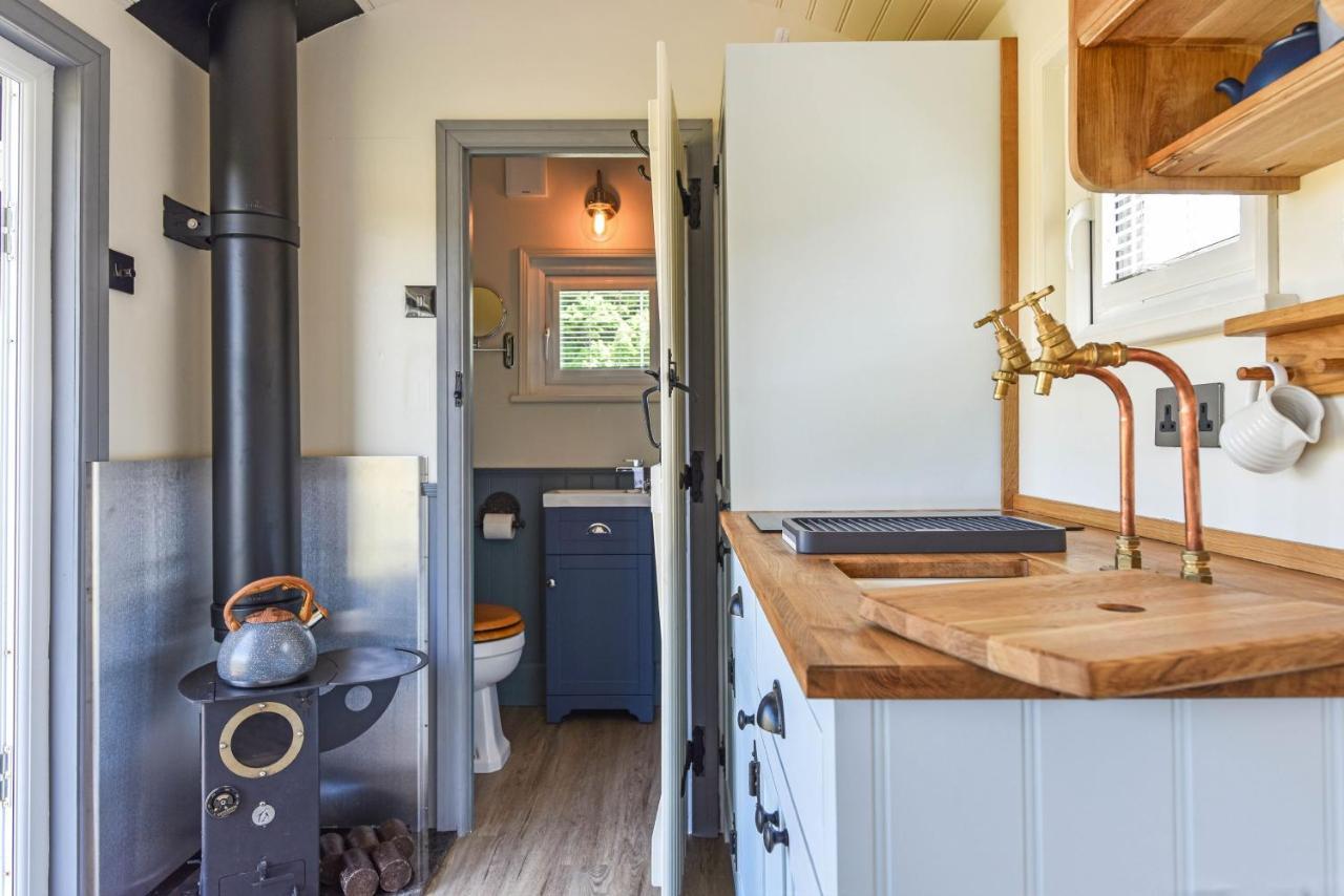 Crabden Shepherd Hut - Blendworth Villa Waterlooville Ngoại thất bức ảnh